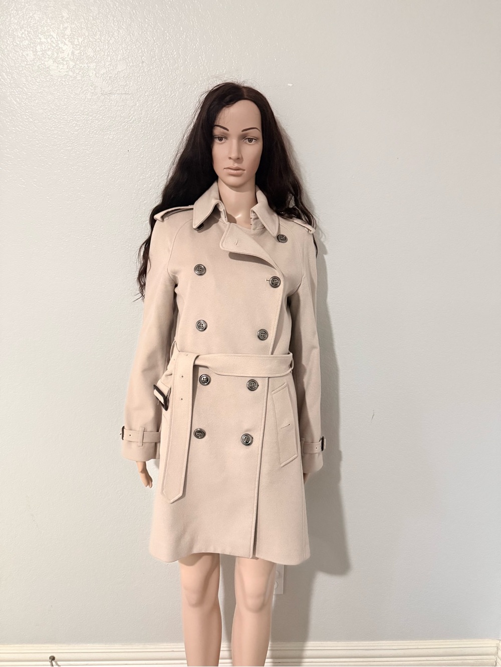 Burberry Beige Short Kensington Double-Breasted Trench Coat - Picture 4 of 13